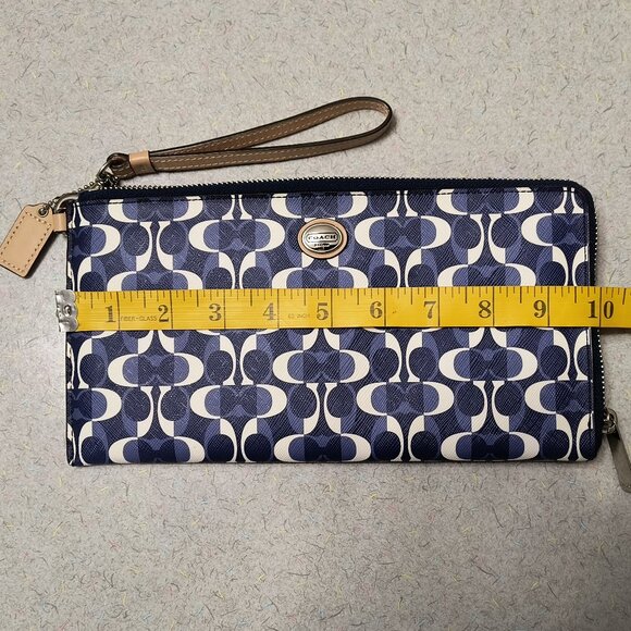Coach Signature Peyton Dream C Go-go Wristlet Clutch 10" x 5" - Picture 5 of 7